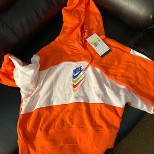 woman’s small nike hoodie